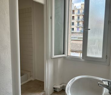 Location Appartement 2 pièces 47m² TOULON 83000 - Photo 2
