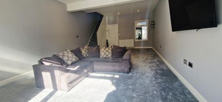 3 bedroom terraced house to rent - Photo 3
