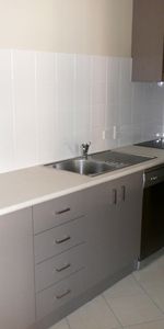 Modern 1 bedroom - Unfurnished - Photo 3