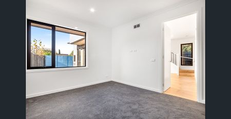 LIGHT,MODERN, LOW MAINTENANCE TOWNHOUSE - Photo 2