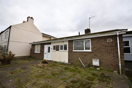 3 bedroom semi-detached bungalow to rent - Photo 5