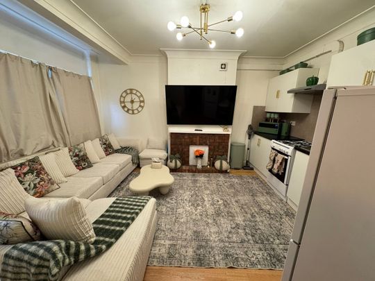2 Bed Flat, Beechwood Gardens, NW10 - Photo 1