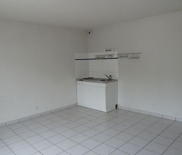 Location Appartement 1 pièce 27m² LA ROCHE SUR YON 85000 - Photo 1