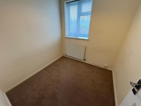 Pinkwell Lane, Hayes - Photo 1