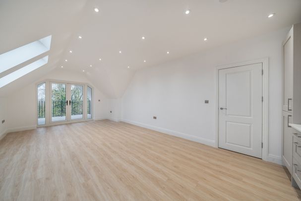 3 Bed Flat, West Hill, CR2 - Photo 1