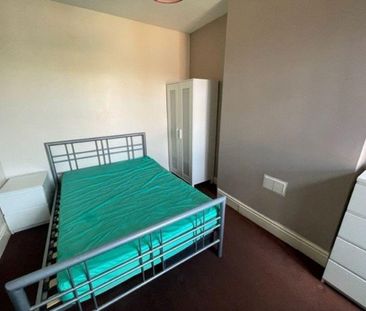 6 bedroom terraced house to rent - Photo 4