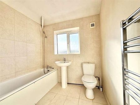 Ashford Avenue, Hayes, UB4 - Photo 3