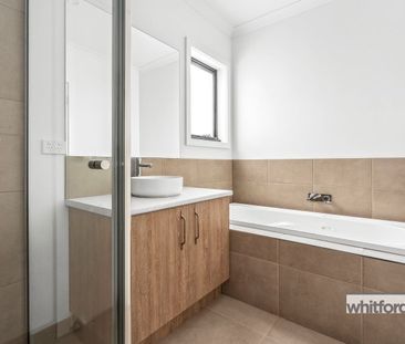 1/162 West Fyans Street, Newtown, VIC 3220 - Photo 1