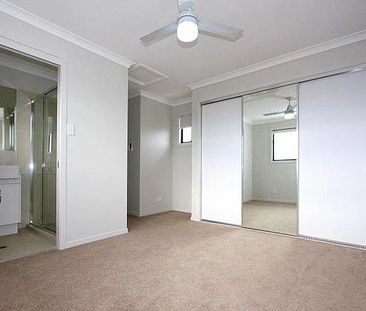 Stylish Townhouse in Central Chermside Location. - Photo 4