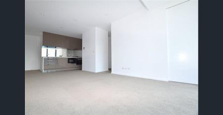 Bright and Spacious Two Bedroom Apartment! - Photo 5