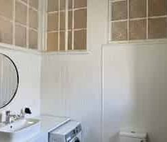 Warehouse Precinct Living: Modern 3-Bedroom Apart - Photo 2
