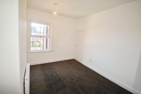 2 bedroom end of terrace house to rent - Photo 5