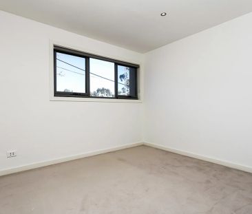 12 Molesworth Street, North Melbourne. - Photo 5