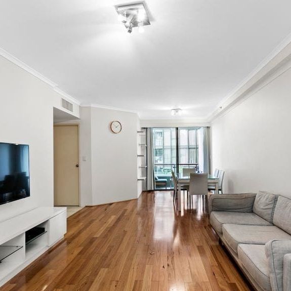 FURNISHED APARTMENT IN ULTRA CONVENIENT LOCATION - Photo 1