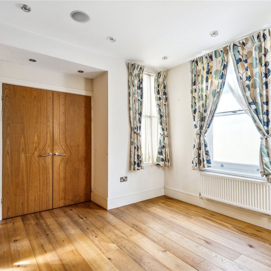 Earls Court Square, Earls Court, SW5, London - Photo 1