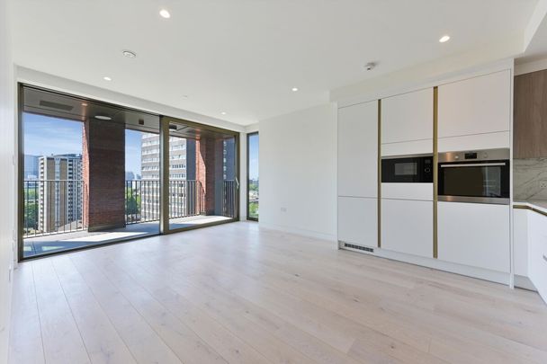 A beautifully presented two bedroom, two bathroom apartment in The Arc, EC1V. - Photo 1