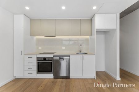 UNFURNISHED Modern Luxury One Bedroom Apartment! - Photo 2