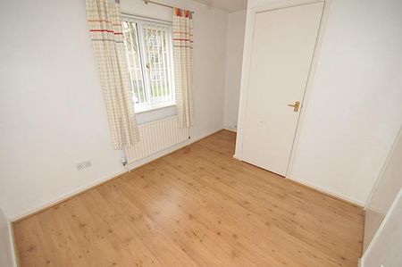 2 bedroom end of terrace house to rent - Photo 3