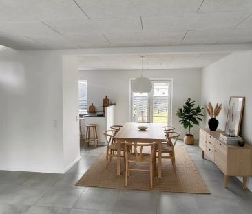 Lyst rækkehus med moderne indretning og dejlig have - Photo 3