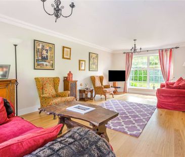 Beautifully presented family home in this sought after village - Photo 1