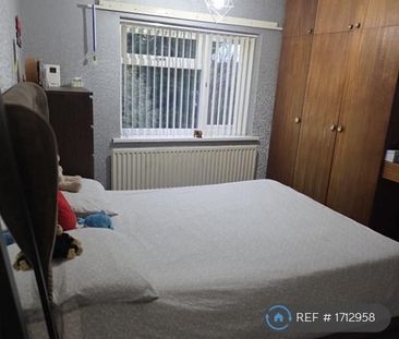 4 bedroom semi-detached house to rent - Photo 5