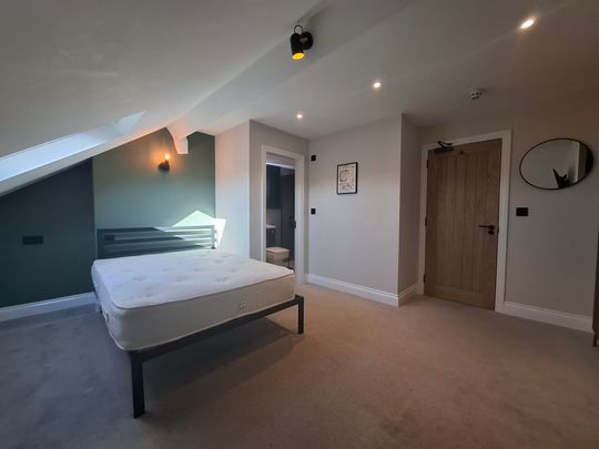 Stunning rooms in central house share - Photo 1