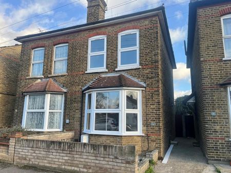 3 bedroom semi-detached house to rent - Photo 4