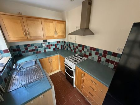 Terraced House to rent on - Photo 2