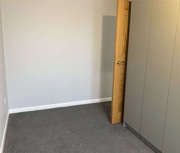 Attractive two-bedroom first-floor maisonette offered in superb ord... - Photo 6