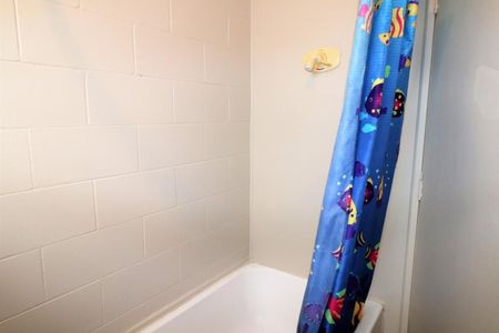 Immaculately presented 2 bedroom unit! - Photo 5