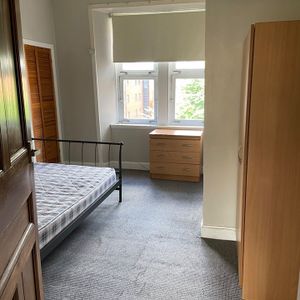 1 Bed Flat, Exeter Drive, G11 - Photo 2