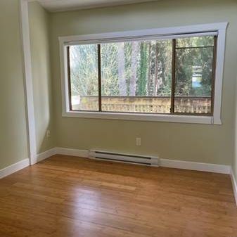2 beds + 1 bath Renovated in - Photo 1