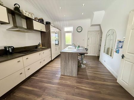 1 bedroom in a house share to rent - Photo 3