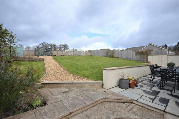 4 bedroom detached house to rent - Photo 1