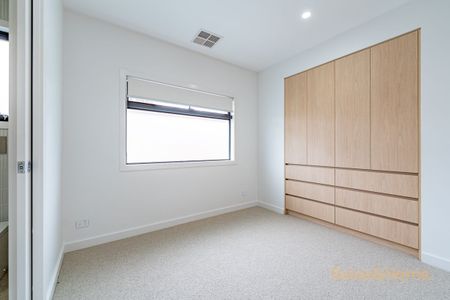 Brand New Luxury Townhouse in Sought-After Brunswick East - Photo 3