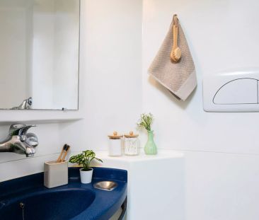 Large Standard Double Ensuite: Two Bed Flat - Photo 3