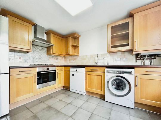 3 bedroom end of terrace house to rent - Photo 1