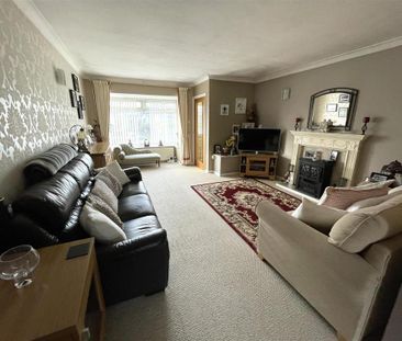 2 bedroom semi-detached bungalow to rent - Photo 2