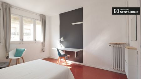 barcelona, Catalonia 08012 - Photo 3