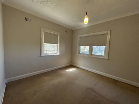 CHARMING THREE BEDROOM IN EAST - Photo 4