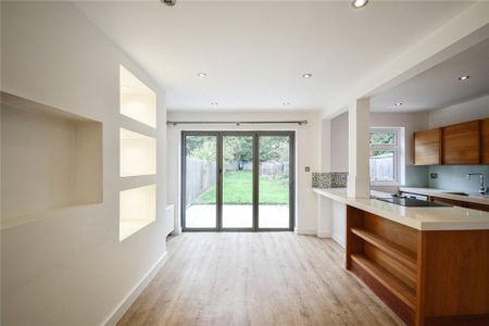 3 bedroom semi-detached house to rent - Photo 2