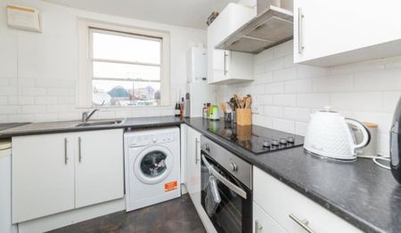 3 bedroom flat to rent - Photo 4