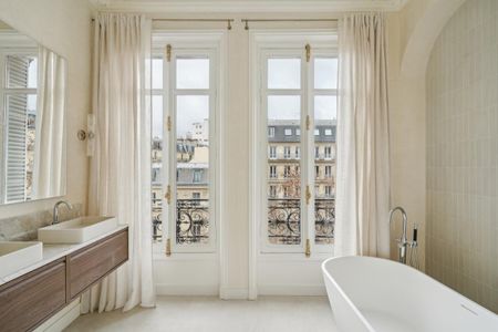 Location Appartement 6 pièces 262m² PARIS 16 75116 - Photo 5