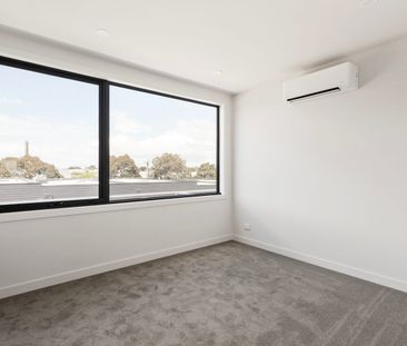 Modern Coastal Elegance in the Heart of Sandringham - Photo 3