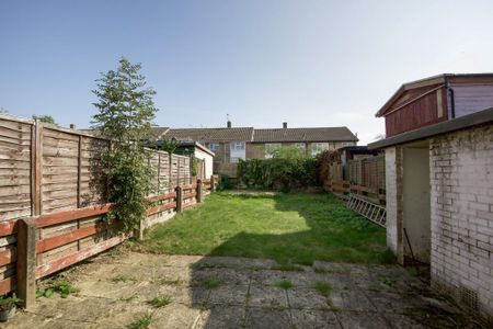 3 bedroom end of terrace house to rent - Photo 4