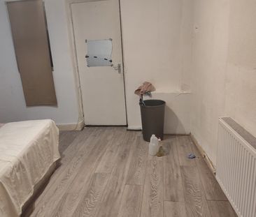 Studio Flat, Francis Road, E10 - Photo 4