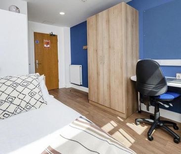 1 bedroom in a flat share to rent - Photo 5