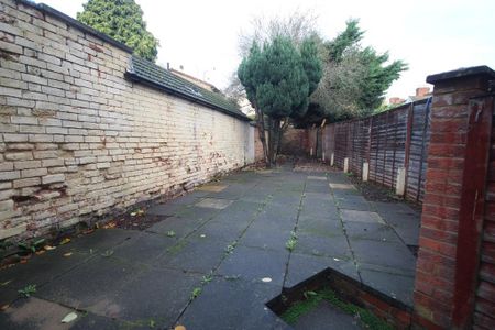 2 bedroom end of terrace house to rent - Photo 5