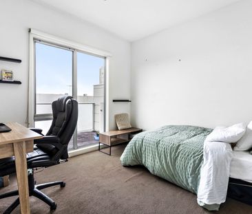 Spacious, Light Filled Apartment in a Prime Location - Photo 3