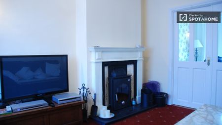 Wonderful room in shared apartment in Dun Laoghaire, Dublin - Photo 3